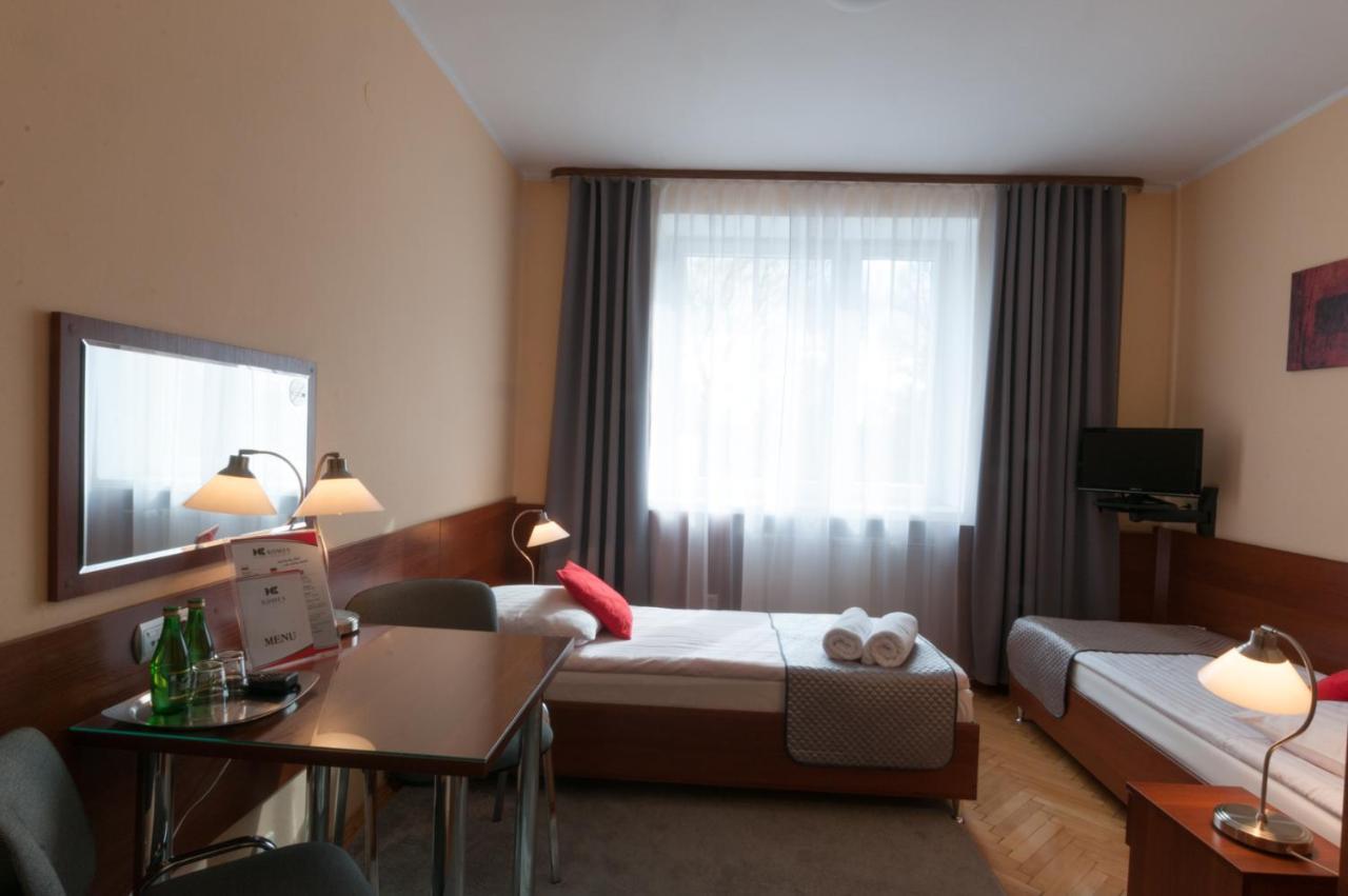 Hotel Komes Skarżysko-Kamienna Dış mekan fotoğraf