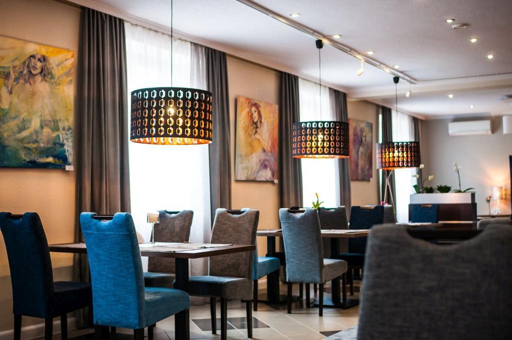 Hotel Komes Skarżysko-Kamienna Dış mekan fotoğraf