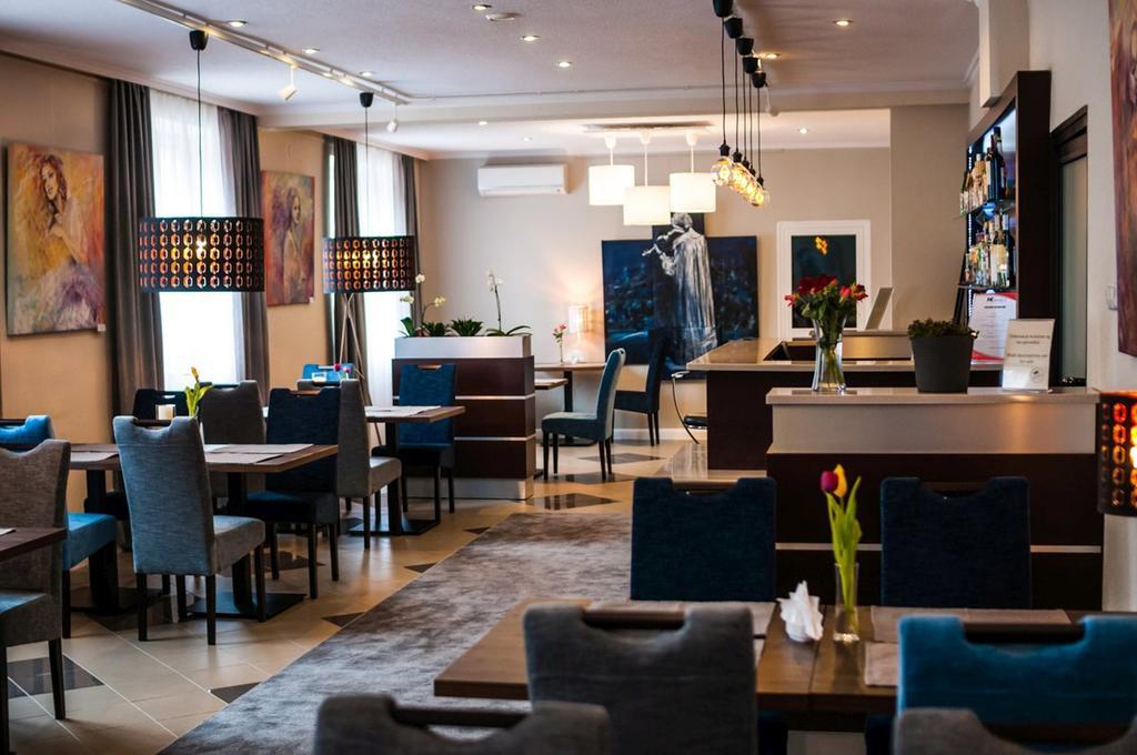 Hotel Komes Skarżysko-Kamienna Dış mekan fotoğraf