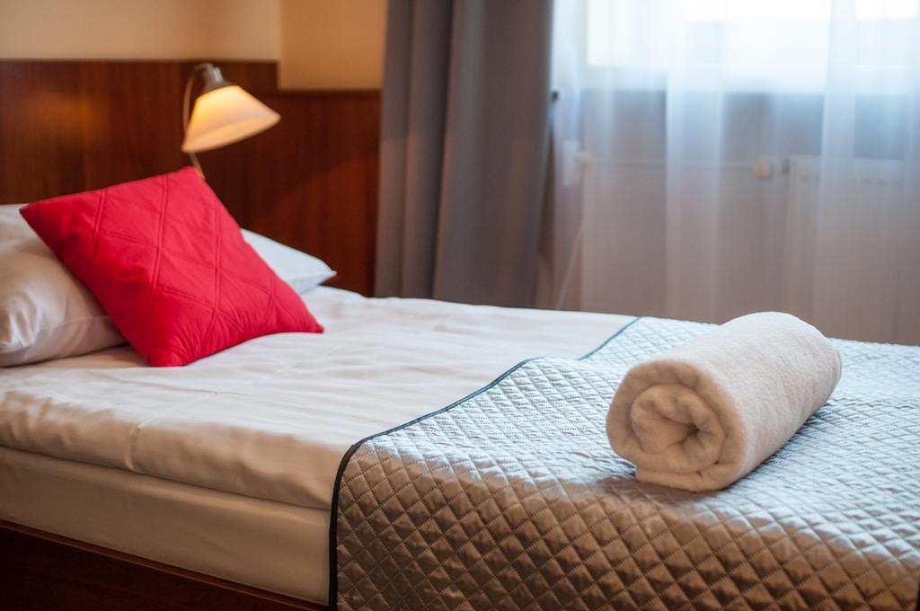 Hotel Komes Skarżysko-Kamienna Dış mekan fotoğraf