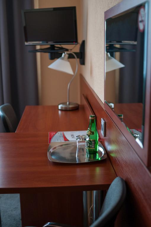 Hotel Komes Skarżysko-Kamienna Dış mekan fotoğraf