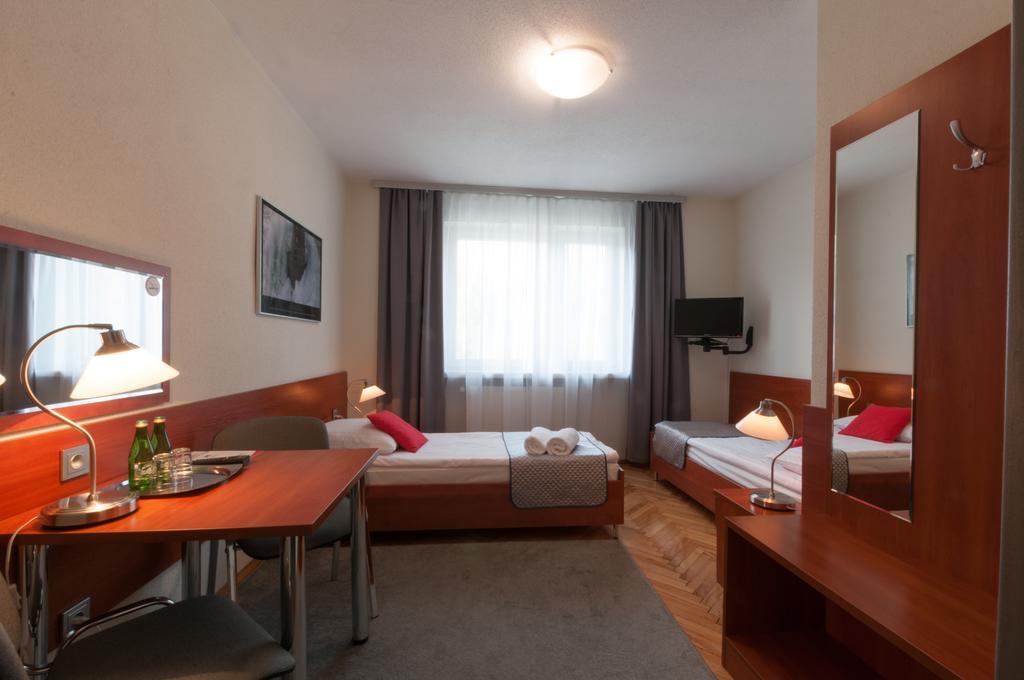 Hotel Komes Skarżysko-Kamienna Dış mekan fotoğraf
