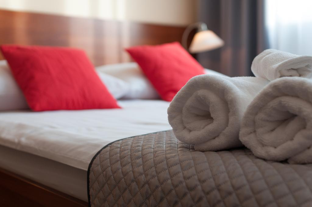 Hotel Komes Skarżysko-Kamienna Dış mekan fotoğraf